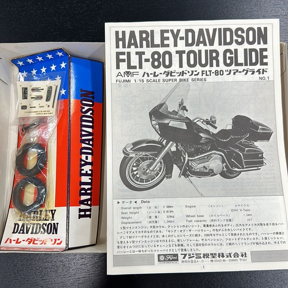 Harley-Davidson FLT-80 Vintage Motorcycle Model Kit - Picture 7 of 9